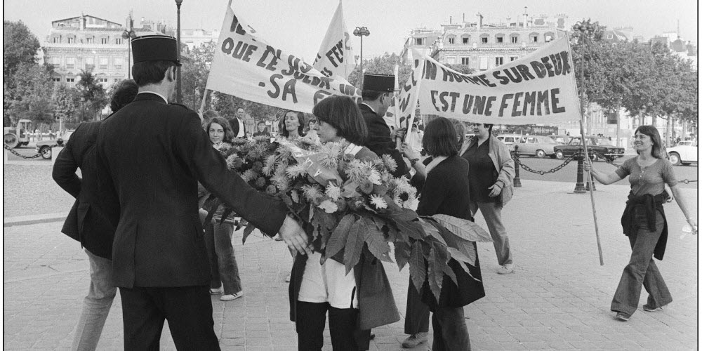 Un homme sur deux est une femme 26-08-1970 Hommage à la femme du soldat inconnu Photo AFP.jpg