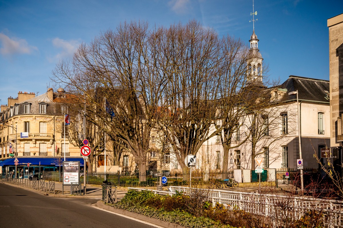 Mairie_et_Place.jpg