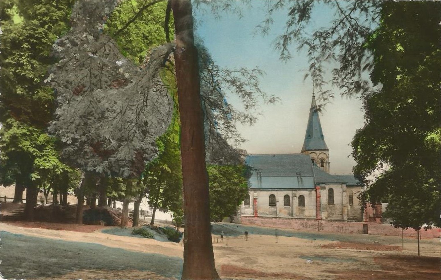 Chatou Eglise 062c Square et Église.jpg