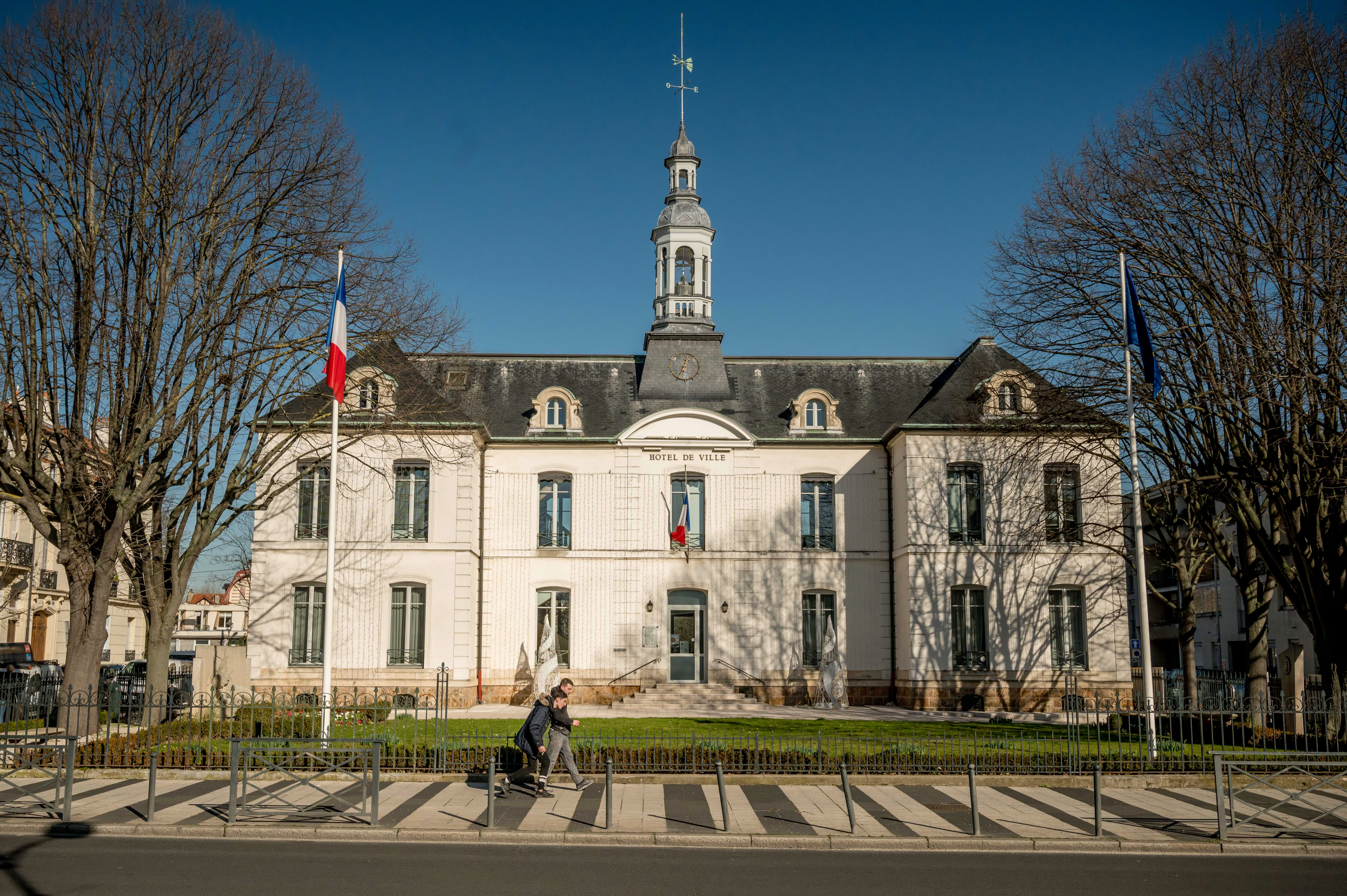 Chatou Mairie Hotel de Ville.jpg