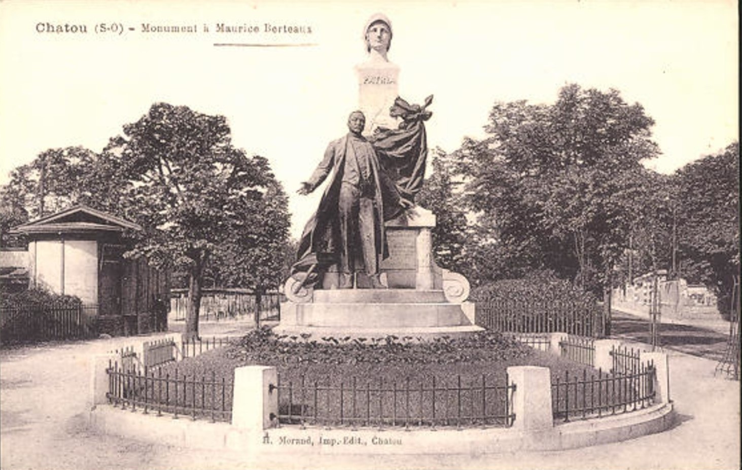 Chatou Gare 101 Monument Berteaux.jpg