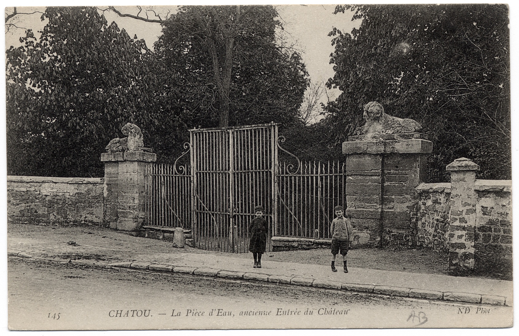 Ancienne entrée Chateau de la pièce d'eau.jpg